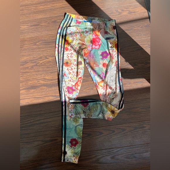 Adidas floral pants - Picture 1 of 2